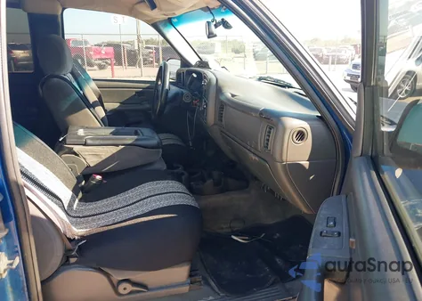 2002 Chevrolet Silverado 1500 Ls z USA, uszkodzony, nr VIN 2GCEC19V421315439